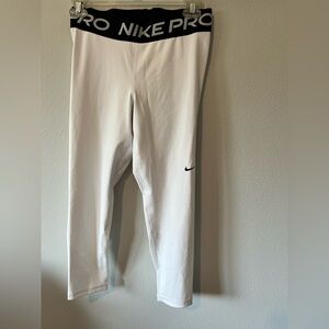 Nike Pro legging - capri length size M